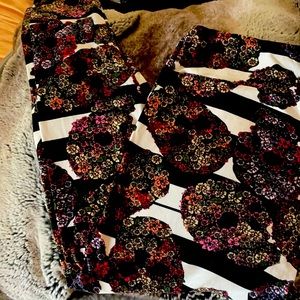 Lularoe stripe floral skull leggings (TC2) — Discontinued